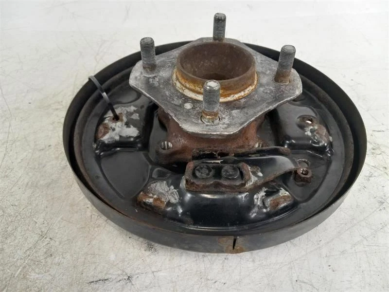 Nissan Sentra 2010 eje trasero derecho nudillo Foto 3 de 4