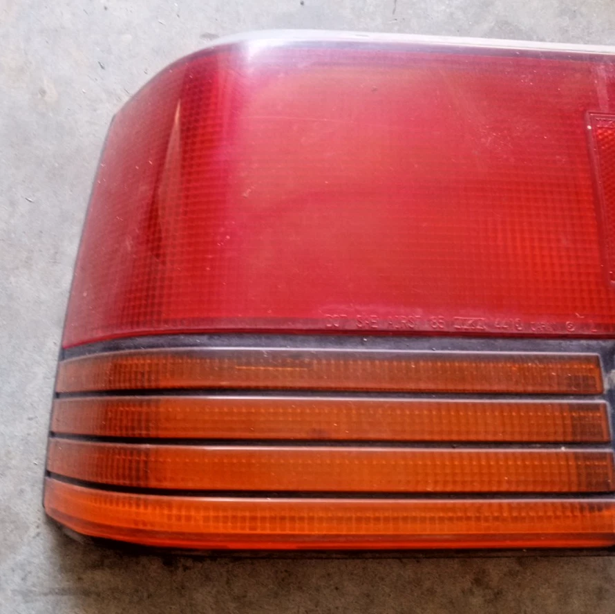 Luz trasera izquierda conductor Chevrolet Spectrum 1985-86 OEM, 166-58105A LOC-171DG Foto 2 de 4