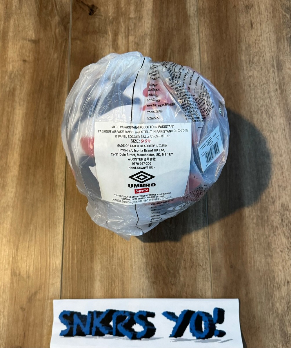 新品 22ss Supreme Umbro Soccer Ball レッドカモ 新品 22ss Supreme Umbro Soccer Ball レッドカモ
