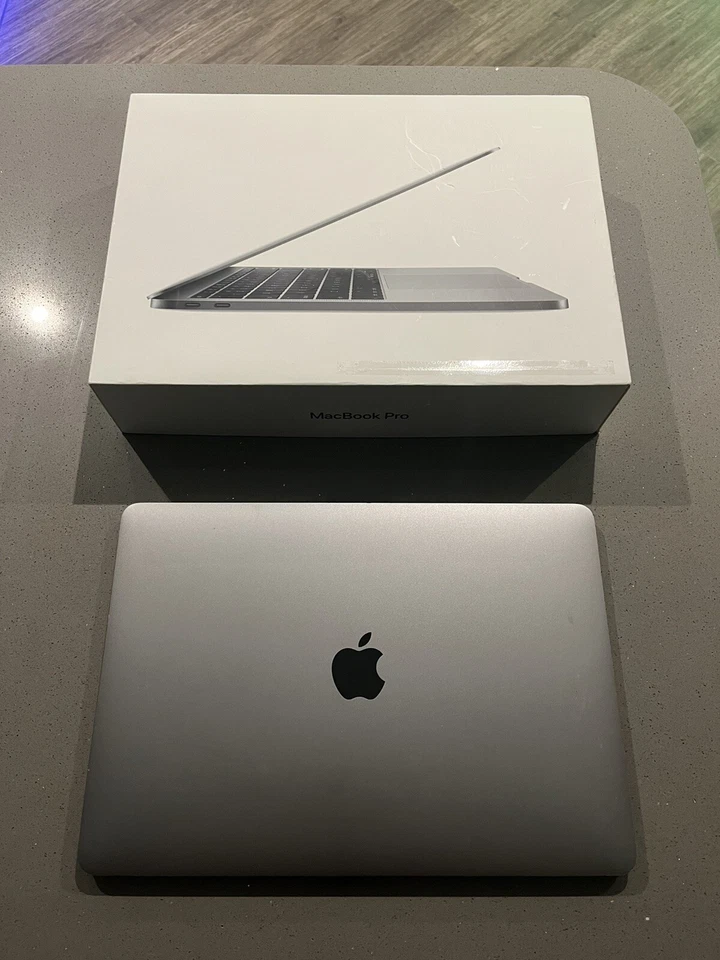 MacBook Pro 13.3 Inch Core i5 2.0Ghz 8GB 256GB Grey - Late 2016 Great Condition - Image 4 of 4