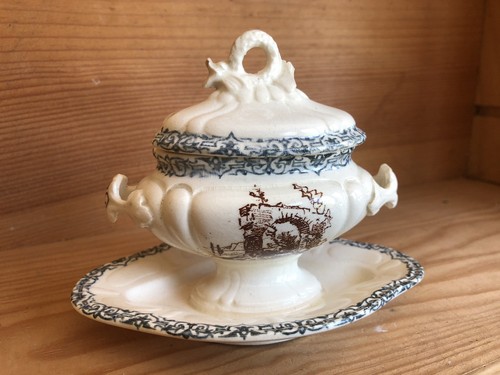 Choisy le Roi modèle Louis XIII toute petite saucière, petit manque au couvercle - Foto 3 di 23