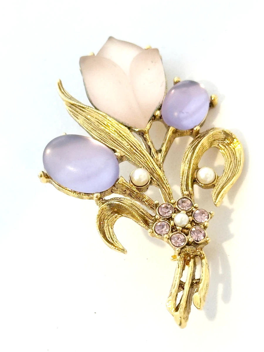 Vintage Lucite Flower Pin In Retro Costume Pins & Brooches for