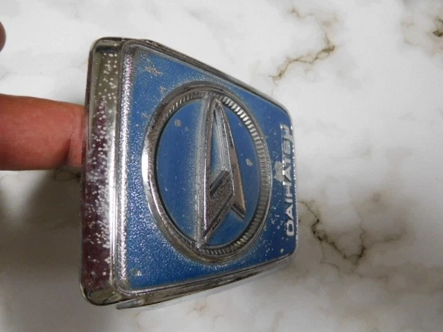 Daihatsu Hijet S35 S36 S37 Front Emblem Badge Vintage Rare Used Excellent JAPAN - Image 4 of 4