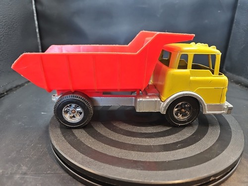 Vintage Hubley 1490 Yellow Truck Red Dump Bed Made In USA Steel Cab Plastic Bed - Picture 5 of 12