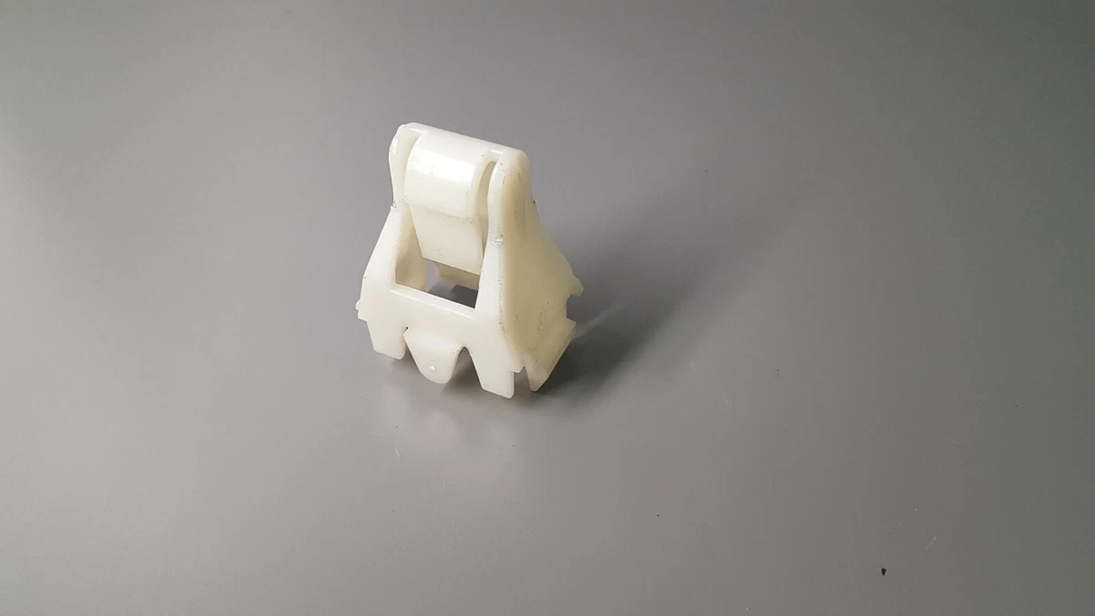 GENUINE USED BMW E81 E87 E82 REAR SEAT TRIM CLIP 52207157536  