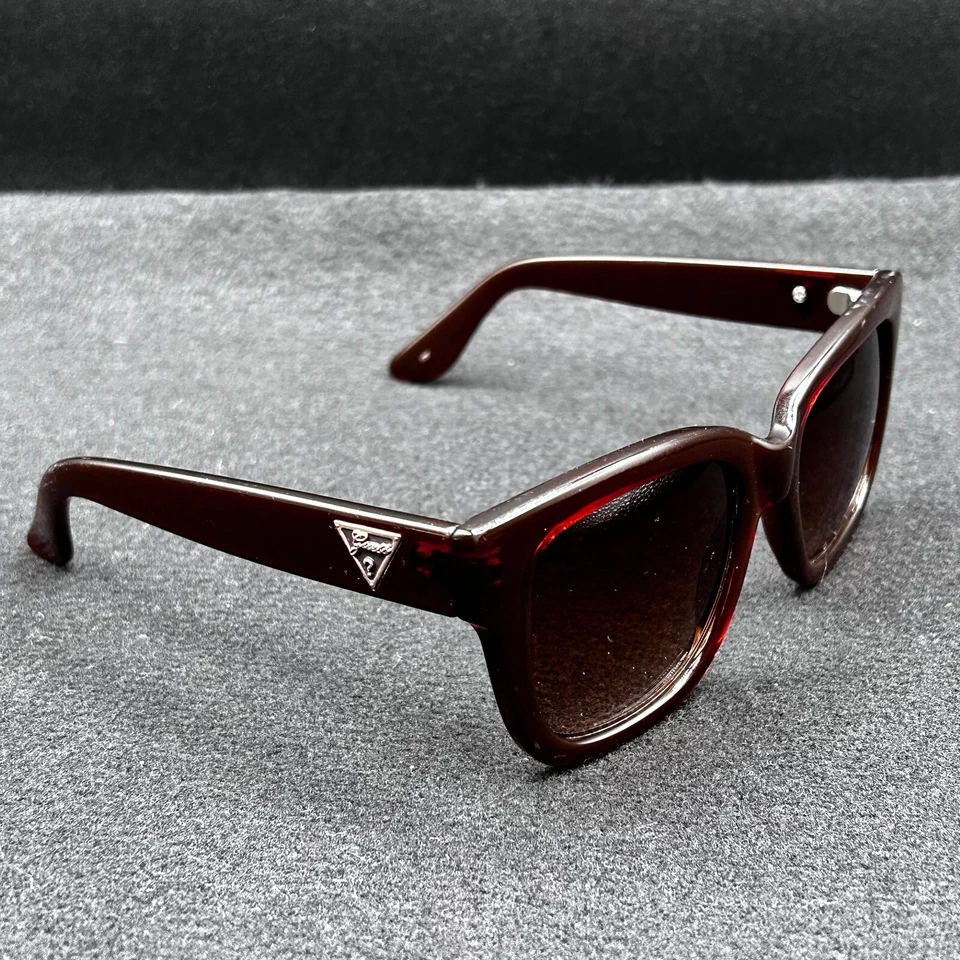 Gafas de sol Guess para mujer marco marrón translúcido con lentes ámbar degradado - Usadas Foto 3 de 4