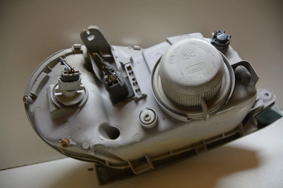 1998 - 2001 DAEWOO LANOS LEFT DRIVER SIDE HEAD LIGHT LAMP OEM, 114-58775 - Image 3 of 4