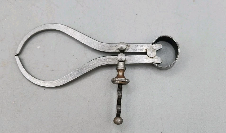 A Pair Of General Hardware Mfg. #452-4 Outside Calipers Flat Legs 4.5" USA NOS  - Image 3 of 4