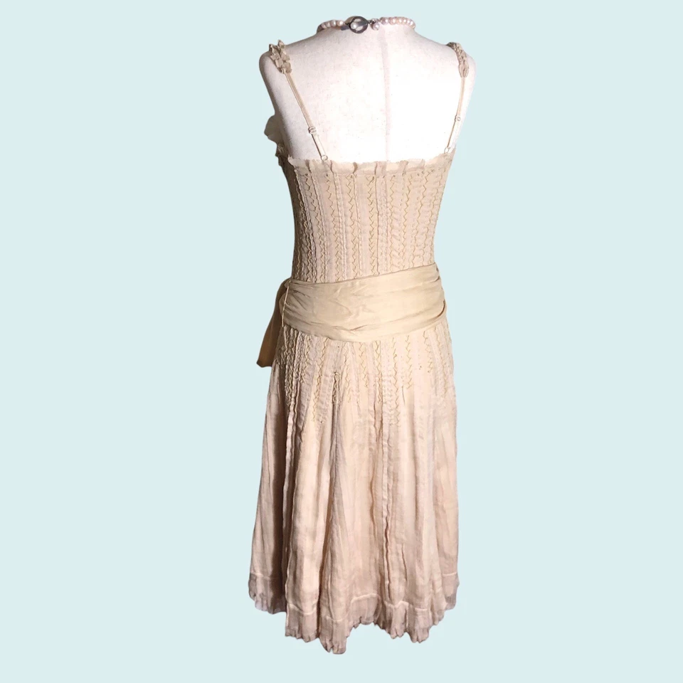 Elegante Vestido de Seda Victoriano Reciclado y Personalizado De Colección: Bordado a Mano y Bordado Foto 4 de 4