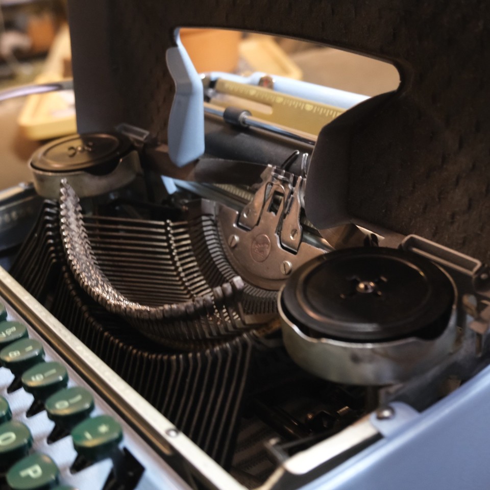 [SERVICED WORKS GREAT] Smith Corona Sterling 5A Series Portable ...