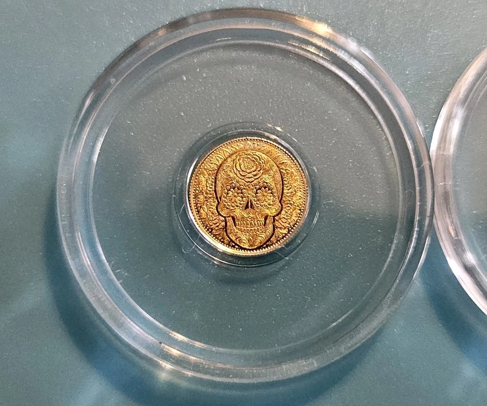 全新! 漂亮的 2 件套 - MPM 0.9999 纯金 1/200 & 1/100 糖头骨圆  — 第 2/4 张图片