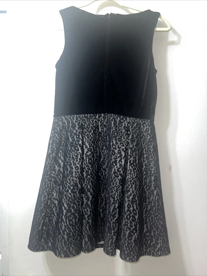 Amy Byer Girls Size 16 dress Black velvet top half with brocade bottom sequin - Image 4 of 4