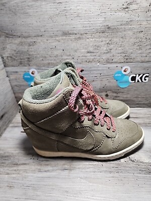 Nike Dunk Sky High Women Size 7 Green Athletic Casual Shoes Sneakers 528899-200