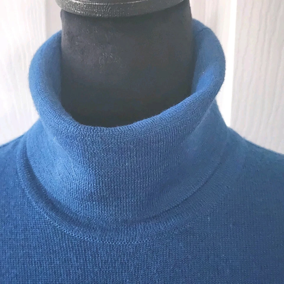 Geiger  of Austria Women’s Blue 100% Pure New Wool Turtleneck  Sweater Size LG. - Image 3 of 4