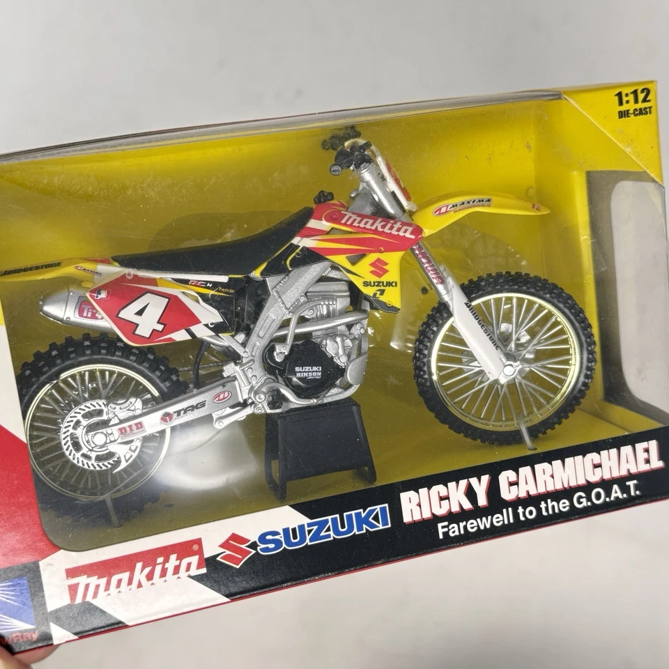 New Ray Suzuki RM-Z450 2007 Ricky Carmichael Farewell to the G.O.A 1:12 Diecast - Image 4 of 4