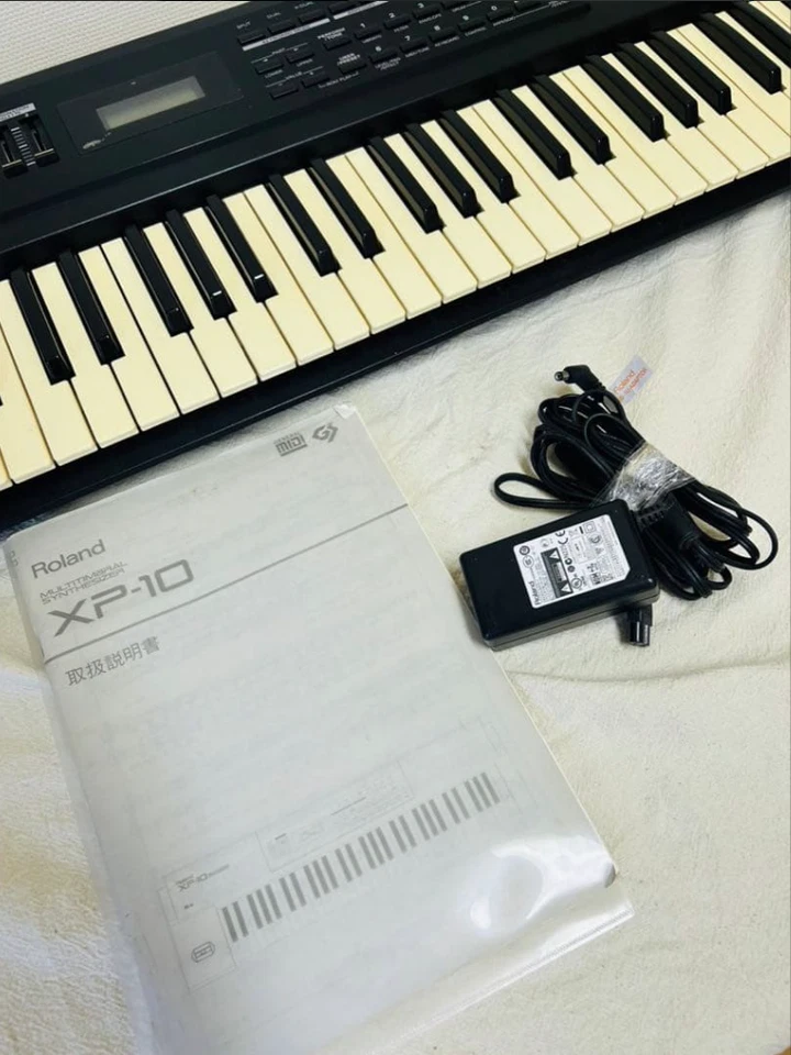 Roland XP-10 MULTITIMBRAL SYNTHESIZER 61 Tasten 28 Stimmen 16 Teile MIDI DC9V - Bild 2 von 4