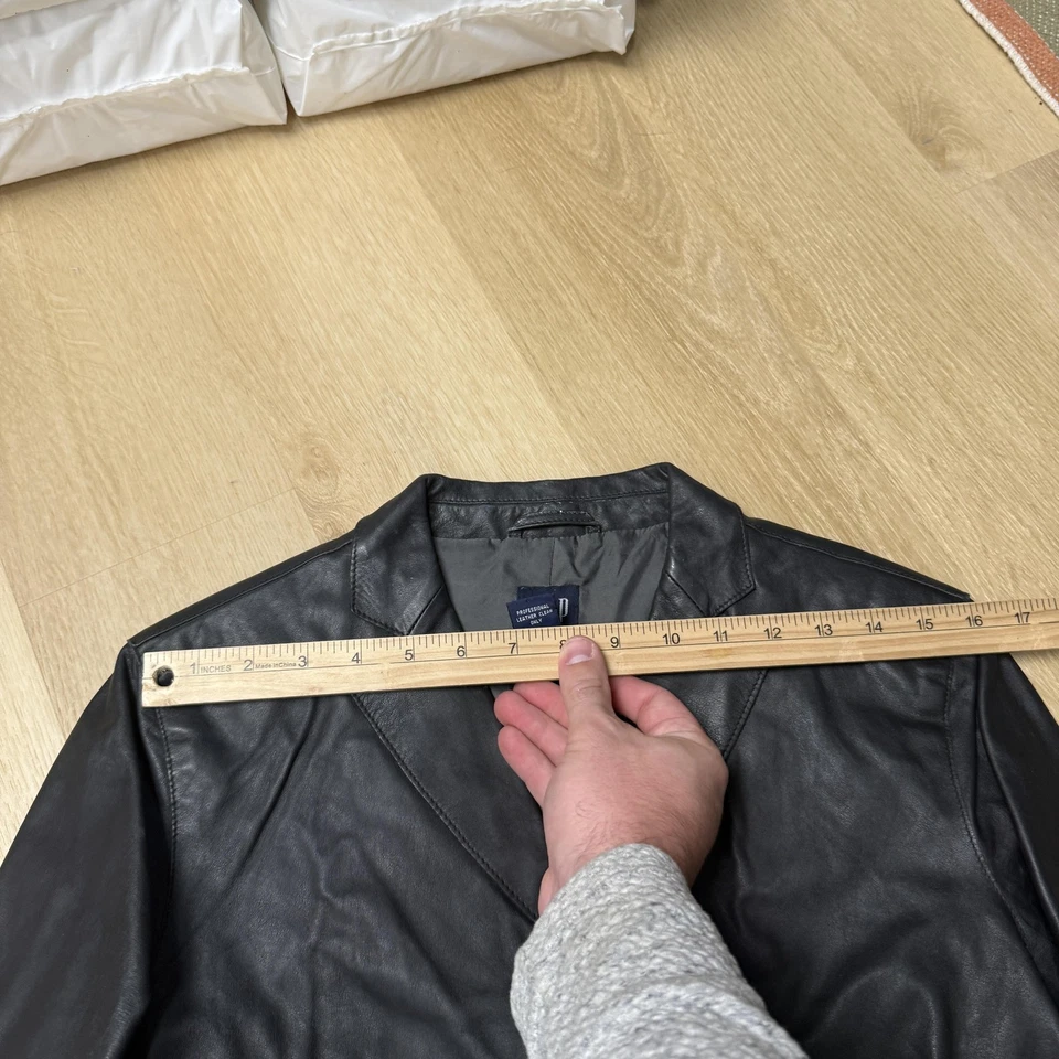 Chaqueta Blazer GAP de Cuero para Mujer Mediana Negra Cuero Genuino Botón Forrada Frontal Foto 4 de 4