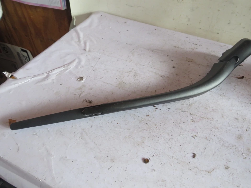 Brazo limpiaparabrisas trasero Dodge Nitro 07 Foto 3 de 4