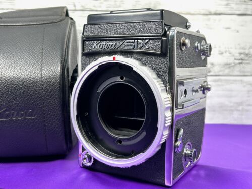 [Quasi nuova con custodia] Fotocamera medio formato Kowa Six 6x6 dal Giappone - Foto 1 di 15