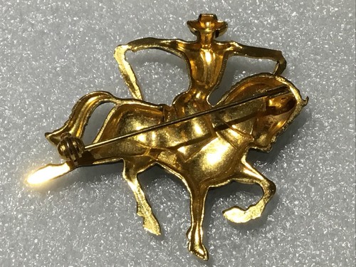 Vintage Damascene mounted bullfighter pin Brooch Made In Spain great details - Picture 2 of 3