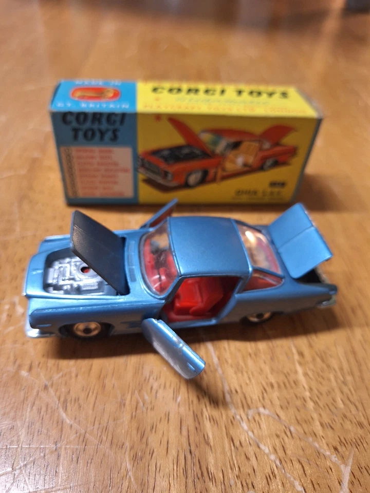 Corgi Toys 241 GHIA L.6.4 (1963-69).Origiinal Box. — 第 3/4 张图片