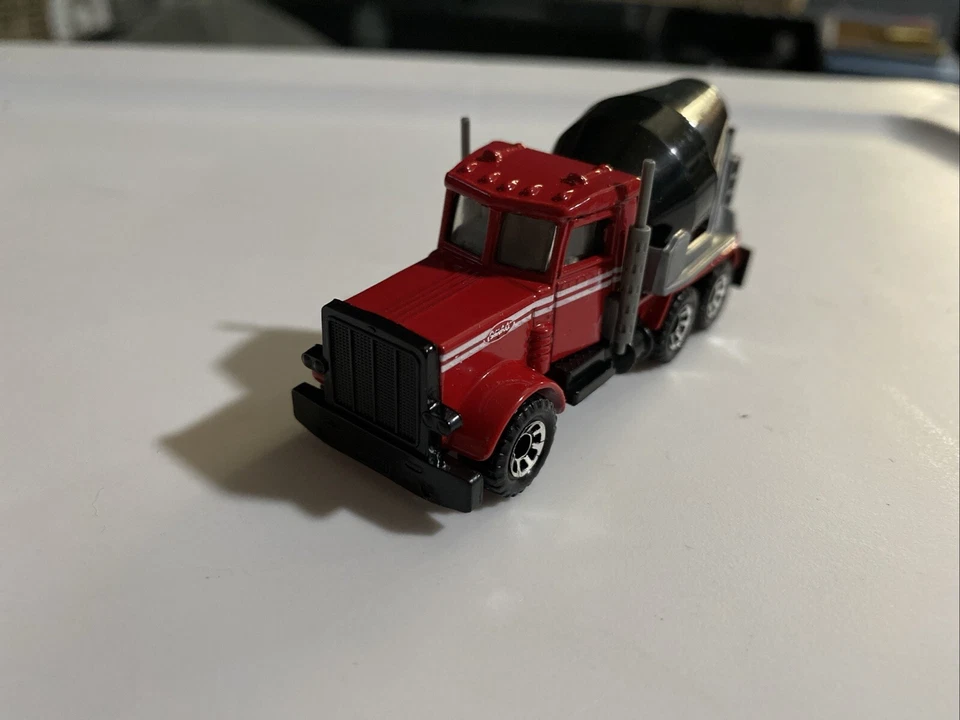 Vintage 1996 Matchbox Peterbilt Cement Mixer MB19 1:80 red black white (mc1) - Image 2 of 3