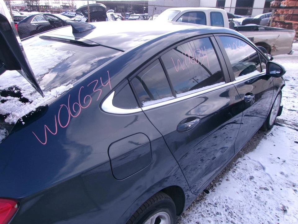 Used Front Right Lower Lower Control Arm Front fits: 2017 Chevrolet Cruze VIN B Foto 4 de 4