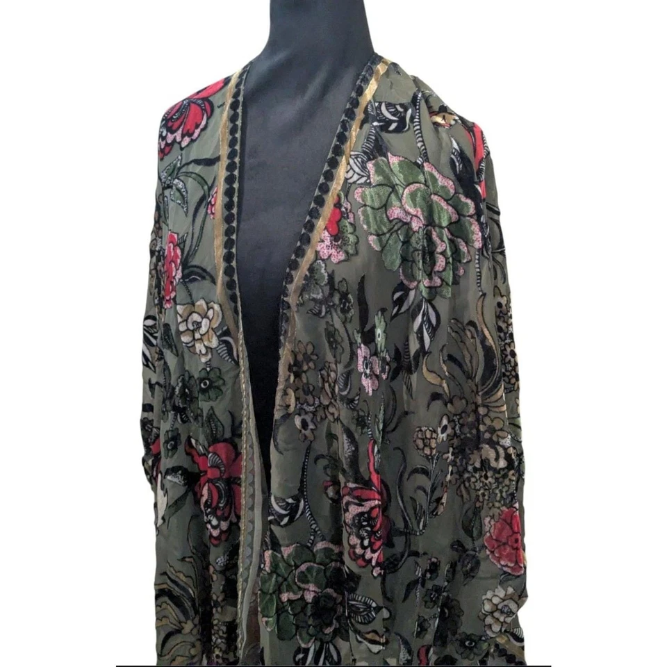 Free People 天鹅绒倦怠和服均码穆迪花卉掸子橄榄波西米亚 — 第 2/4 张图片