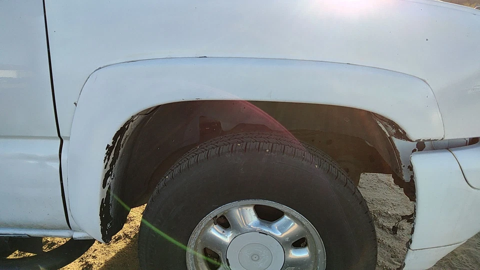 Белое молдинг крыло для правостороннего переднего колеса 03–07 Suburban Passenger Summit - Изображение 2 из 4