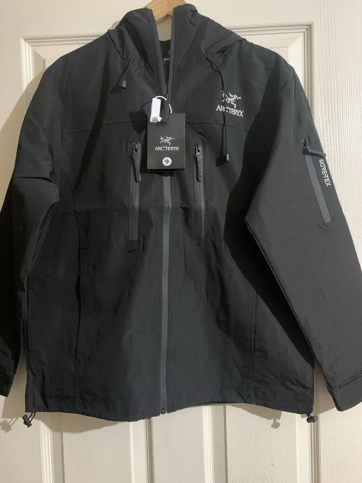 Arc'teryx Windbreaker Gortex Brand New with Tags Black . FITS XS / S not Medium
Opens in a new windo