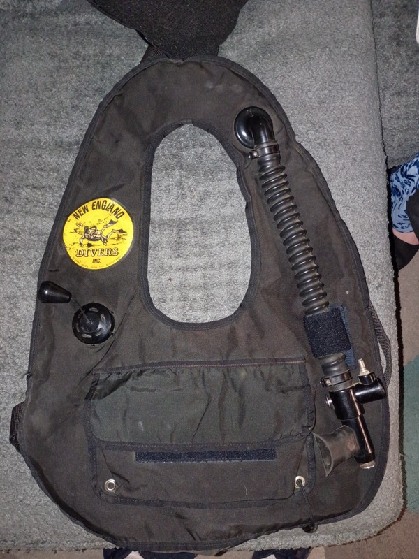 New England Divers Safety Vest with Hydro-Air Regulator
