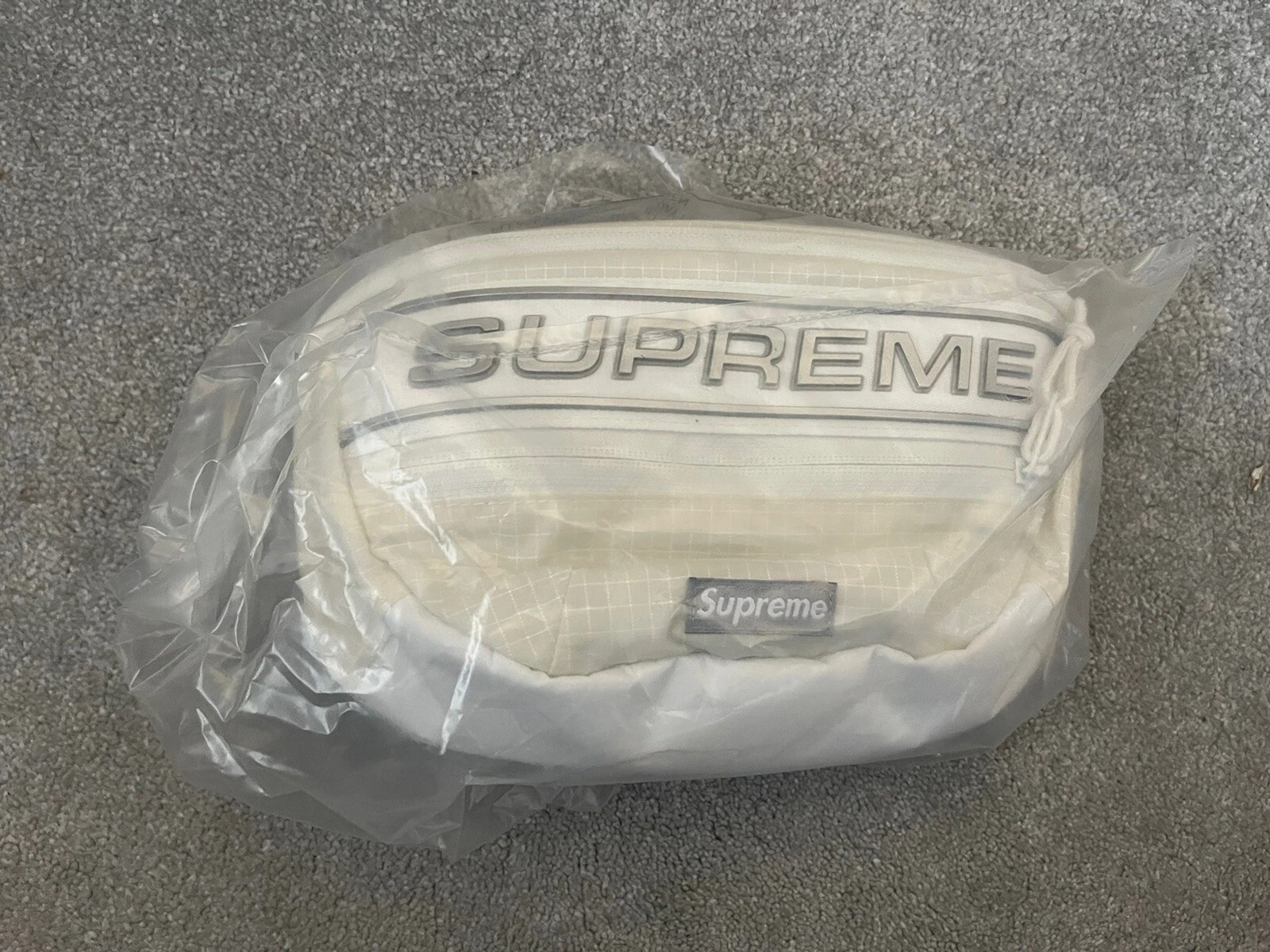 Sac taille Supreme FW23 blanc neuf avec étiquettes avec emballage d'origine logo 3D