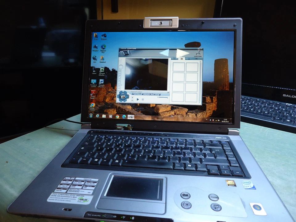 ottimo asus f5sl serie ottimo per RICAMBI MA FUNSIONANTE - Immagine 2 di 4