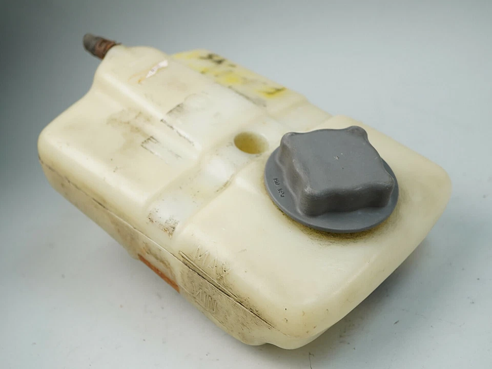 1993 Volvo 240 245 Series Radiator Engine Water Coolant Reservoir Antifeeze Foto 4 de 4