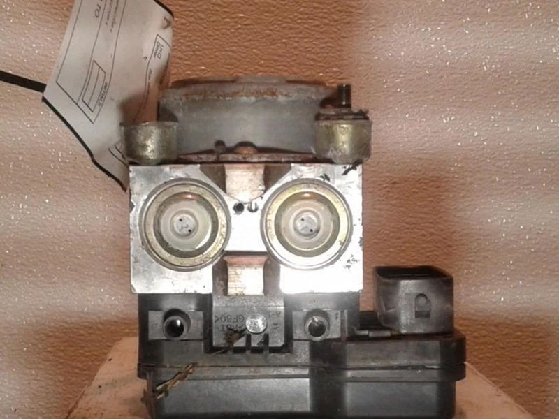 2003-2004 Toyota Tacoma ABS Anti-Lock Brake Control Pump Assembly Module OEM - Image 4 of 4