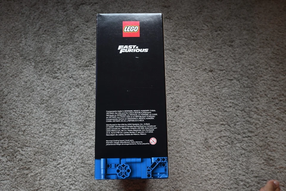 LEGO #42210 Technic Nissan Skyline GT-R R34 Silver 1410 PCS Blue Drift Model - Image 2 of 4