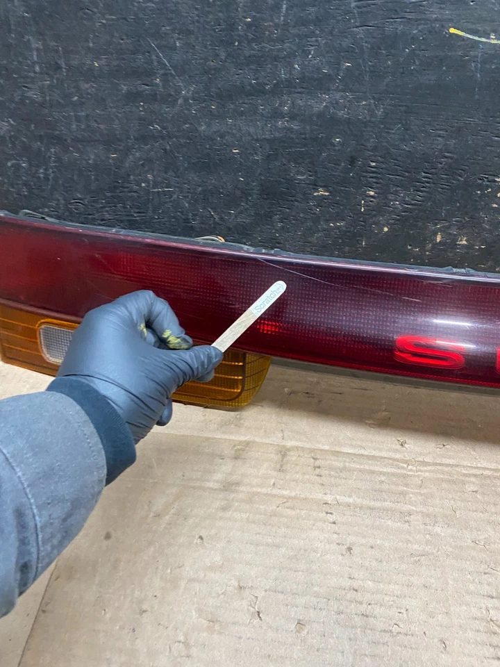 Panel de luz trasera central montado en el maletero Subaru Legacy Wagon 1995 a 1996 V3377 DG Foto 4 de 4