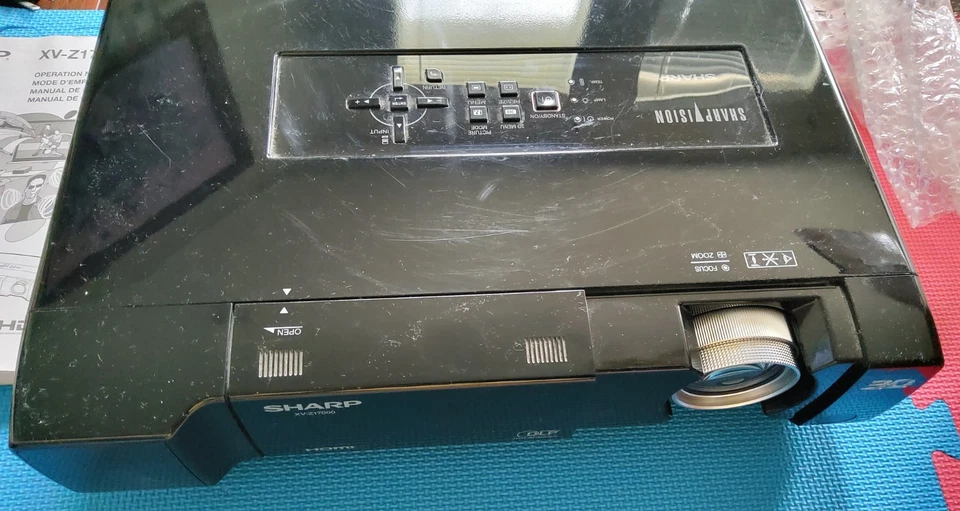 Sharp XV-Z17000 3D Projector – Excellent Condition – Remote + 8 Sharp 3D Glasses - Image 2 of 4