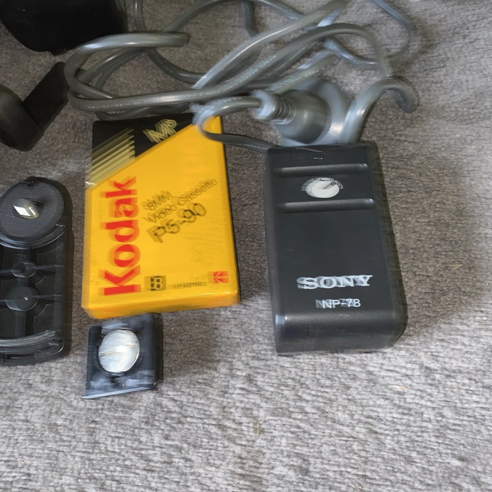 Sony Handycam Video8 CCD-TR670E PAL Camcorder – 48x Digital Zoom, SteadyShot - image 2 of 4