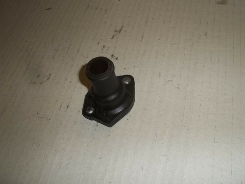 VW Golf 2 Original Wasserflansch Zylinderkopf 026121145E
