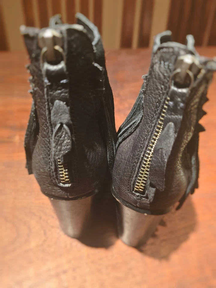 Mujer Cuero Foto 2 de 4