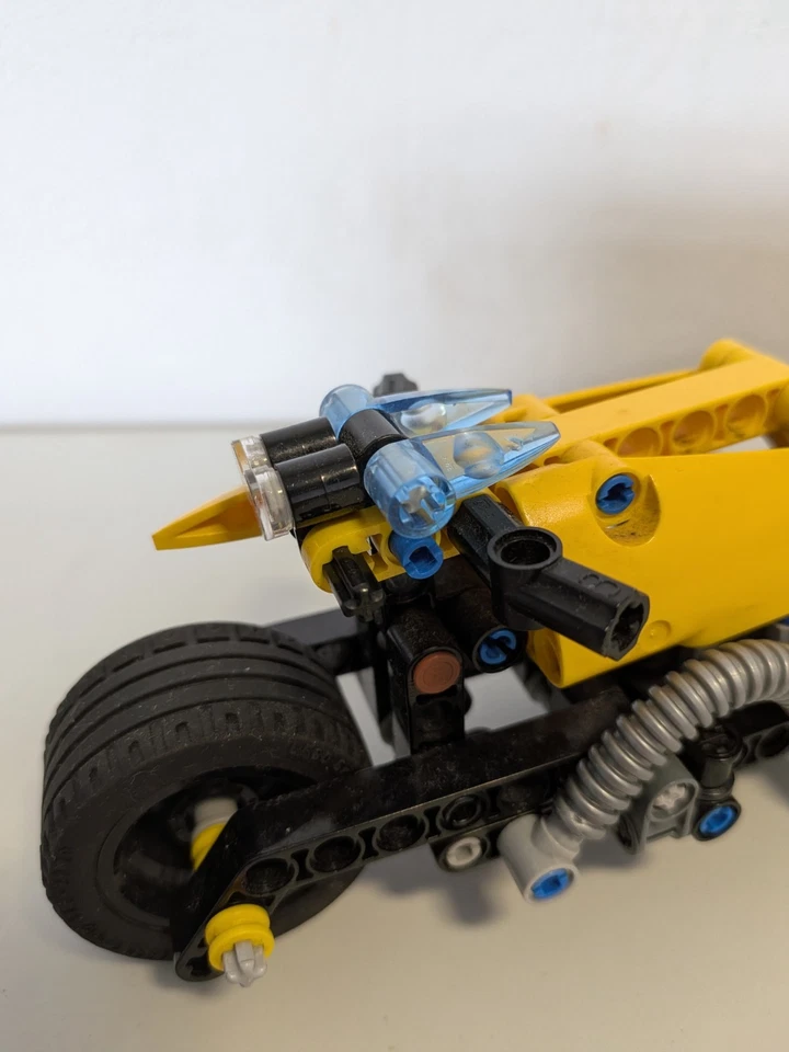 LEGO Technic 42058 Stunt Bike, photo 3 of 5