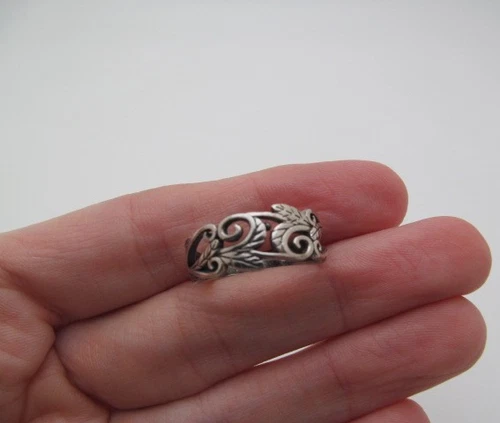 Vintage 925 Sterling Silver Solid Open Leaves Line Etches Vines 8.5mm Ring Sz 9