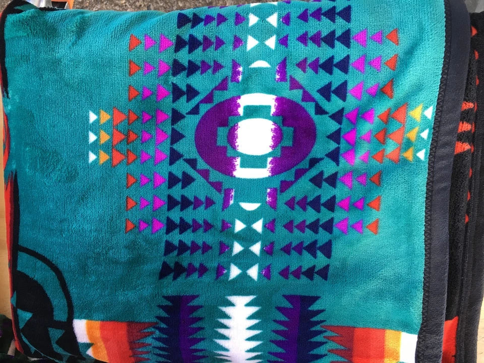 Супермягкое плюшевое двустороннее одеяло Southwest Native American Design - Изображение 4 из 4