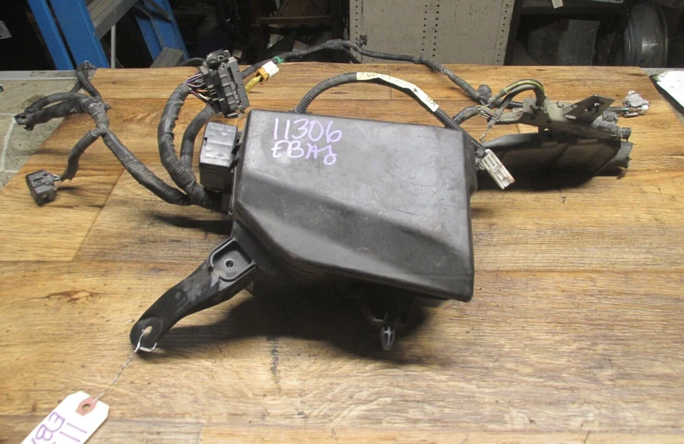 10-13 SUZUKI KIZASHI CAJA DE FUSIBLES BLOQUE DE CIRCUITO RELÉ COMPARTIMENTO DE CONEXIONES COMPLETO Foto 3 de 4