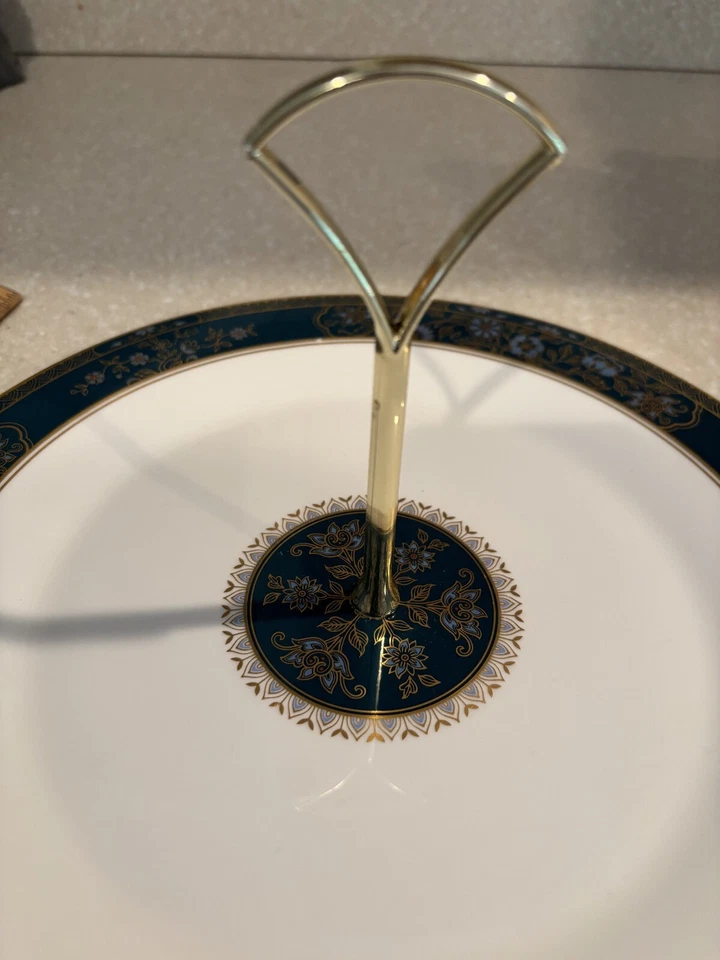 Plato de servir Royal Doulton Carlyle con asa Foto 3 de 4