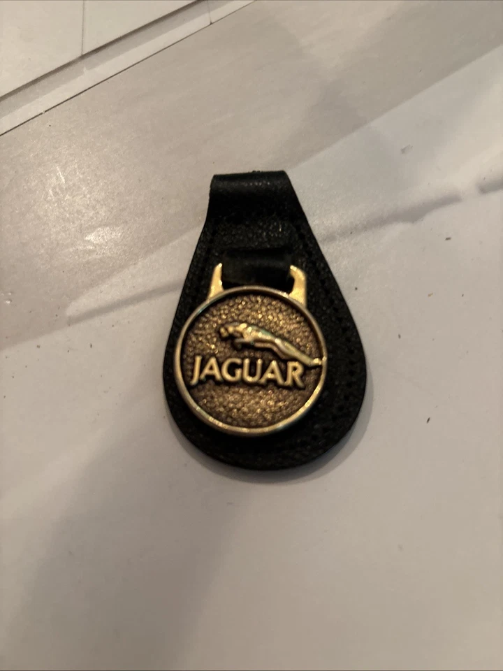 1970s Jaguar Keychain Leather Metal Manhattan Windsor England Vintage - Image 3 of 4