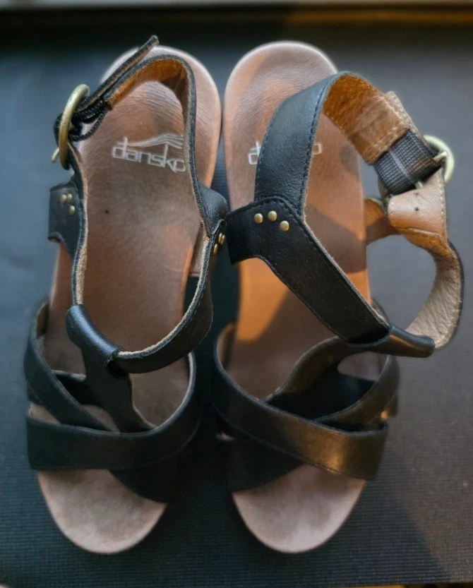 Sandalias Dansko Daniela de cuero negro con plataforma de tacón apilado talla 37 EU Foto 3 de 4