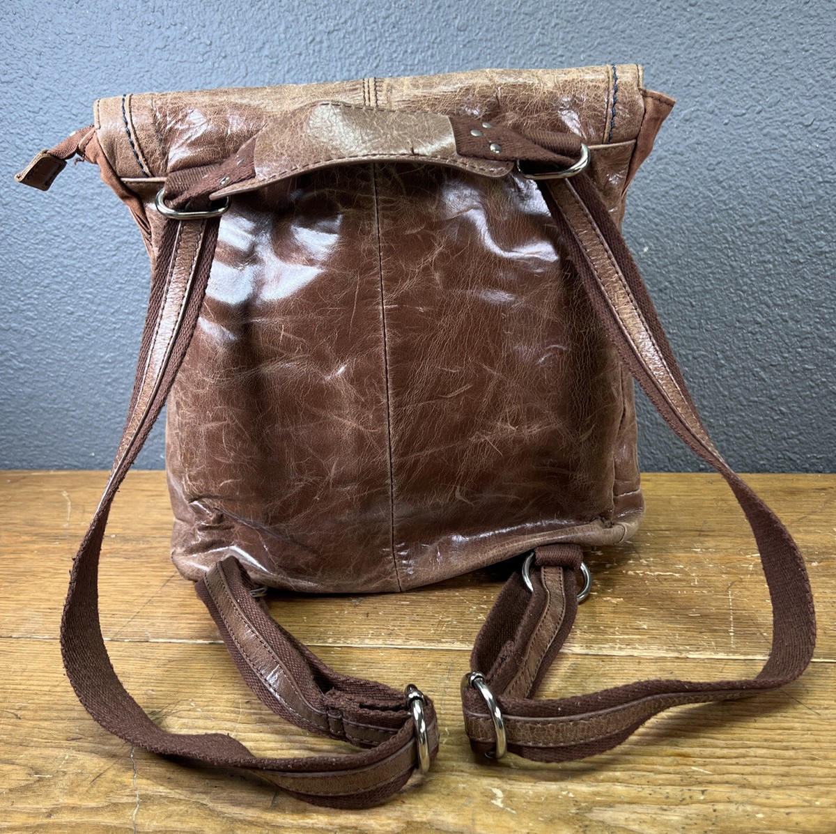The Sak Ventura Distressed Leather Teak Convertible  display picture 1