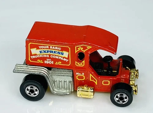 Hot Wheels Blackwall 1980 T-Totaller Red w Gold Base